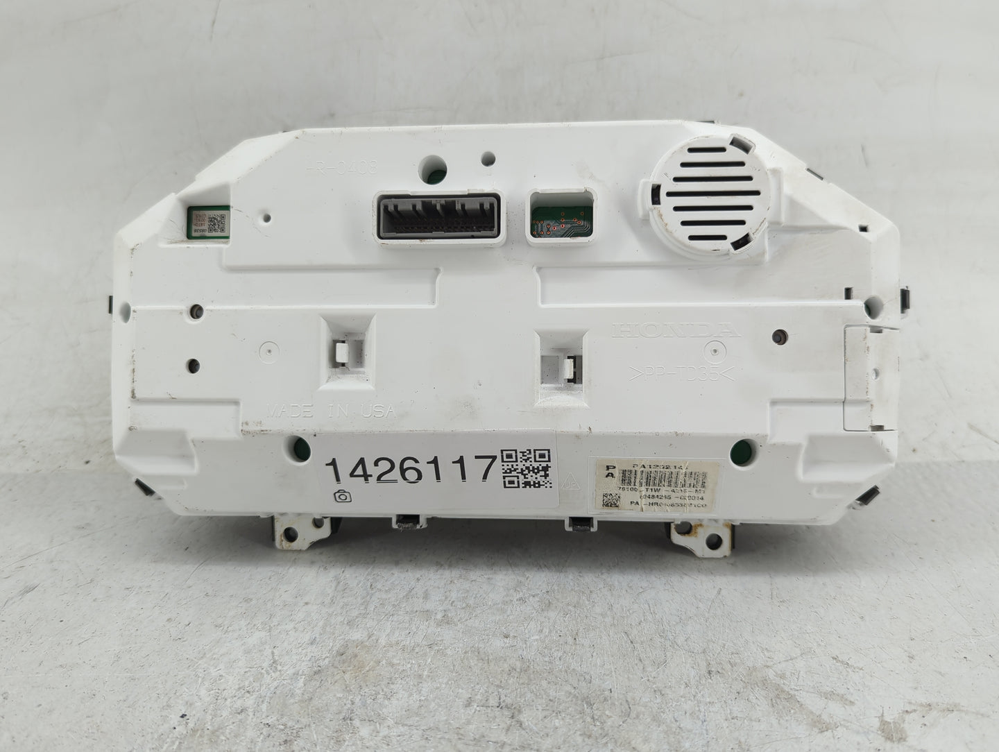 2015-2016 Honda Cr-V Instrument Cluster Speedometer Gauges P/N:78100-T1W-A015-M1 Fits Fits 2015 2016 OEM Used Auto Parts - O
