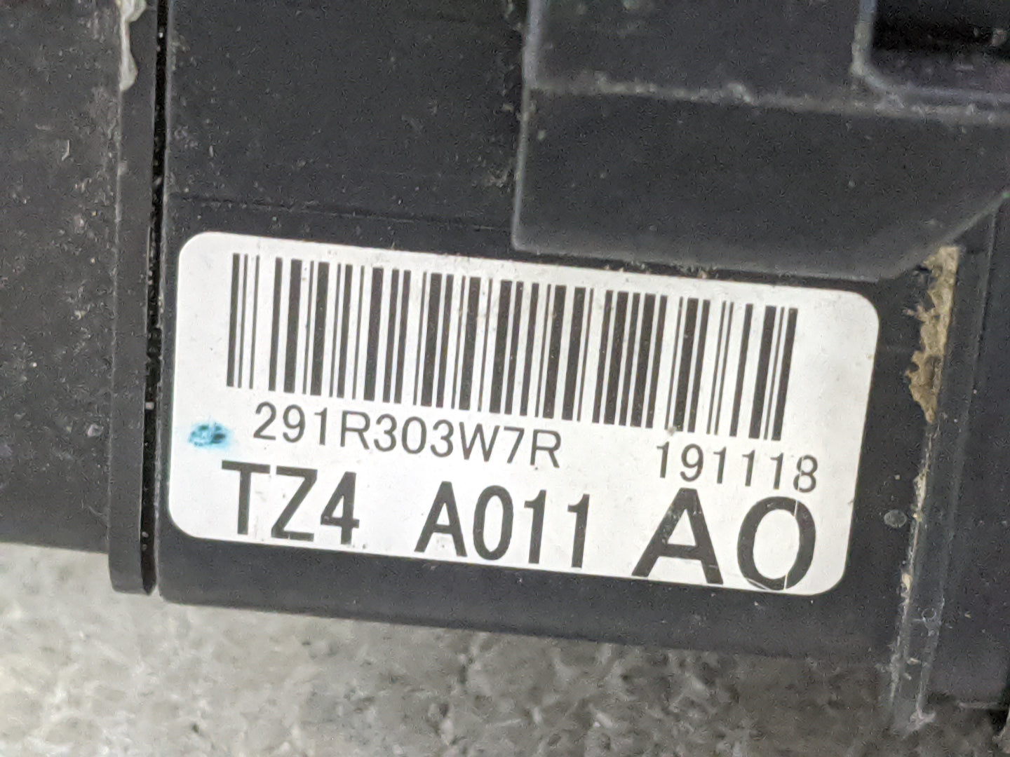 2015 Honda Cr-V Fusebox Fuse Box Panel Relay Module P/N:TZ4 A011 AO 291R303W7R Fits OEM Used Auto Parts - Oemusedautoparts1.