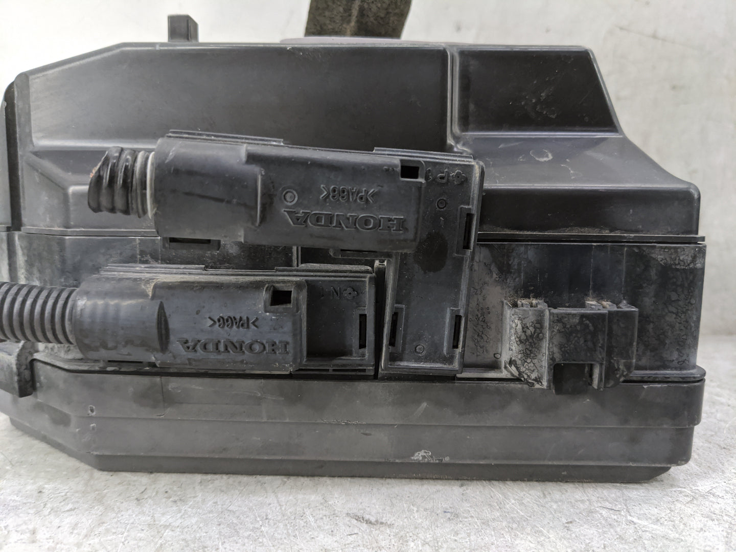 2015-2016 Honda Cr-V Fusebox Fuse Box Panel Relay Module P/N:311120140812 Fits Fits 2015 2016 OEM Used Auto Parts - Oemuseda