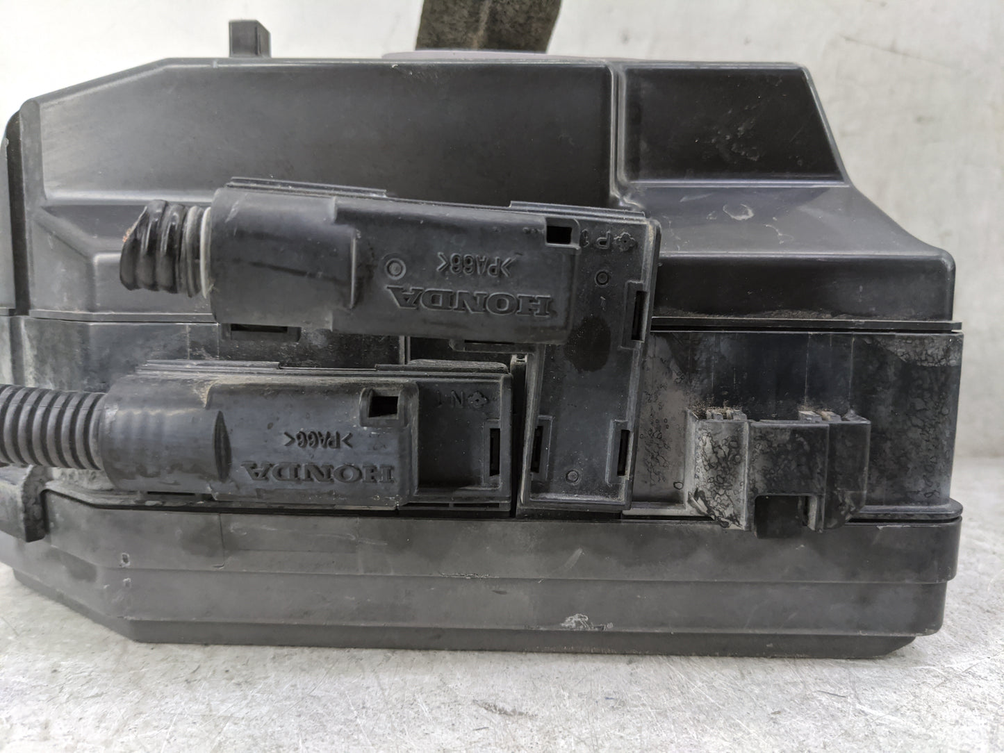 2015-2016 Honda Cr-V Fusebox Fuse Box Panel Relay Module P/N:311120140812 Fits Fits 2015 2016 OEM Used Auto Parts - Oemuseda