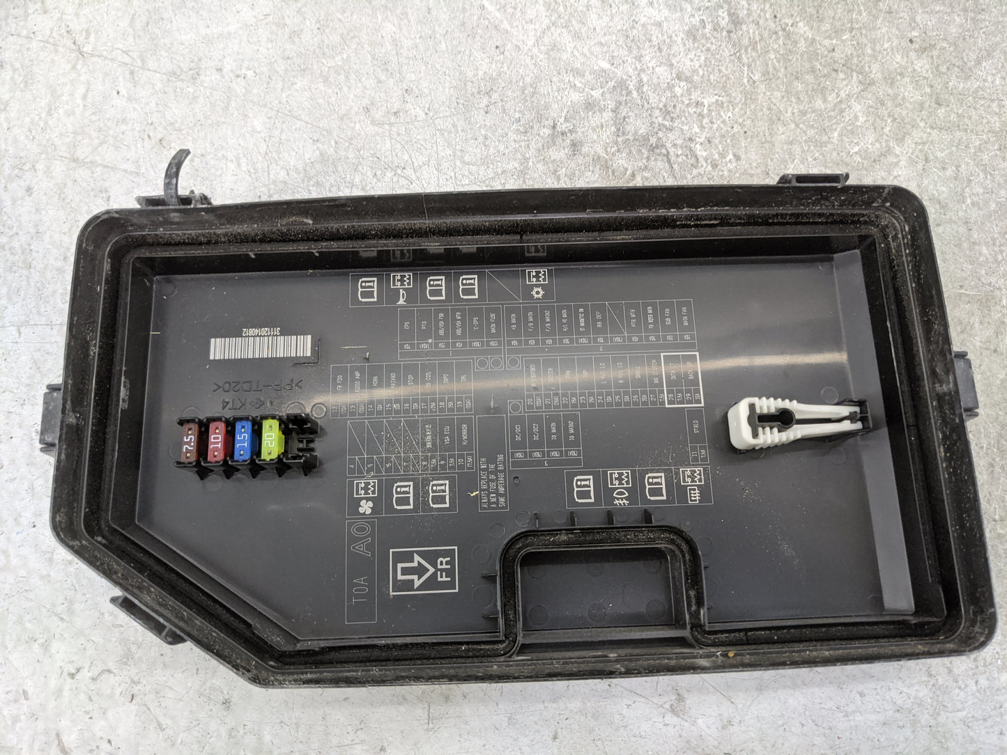2015-2016 Honda Cr-V Fusebox Fuse Box Panel Relay Module P/N:311120140812 Fits Fits 2015 2016 OEM Used Auto Parts - Oemuseda