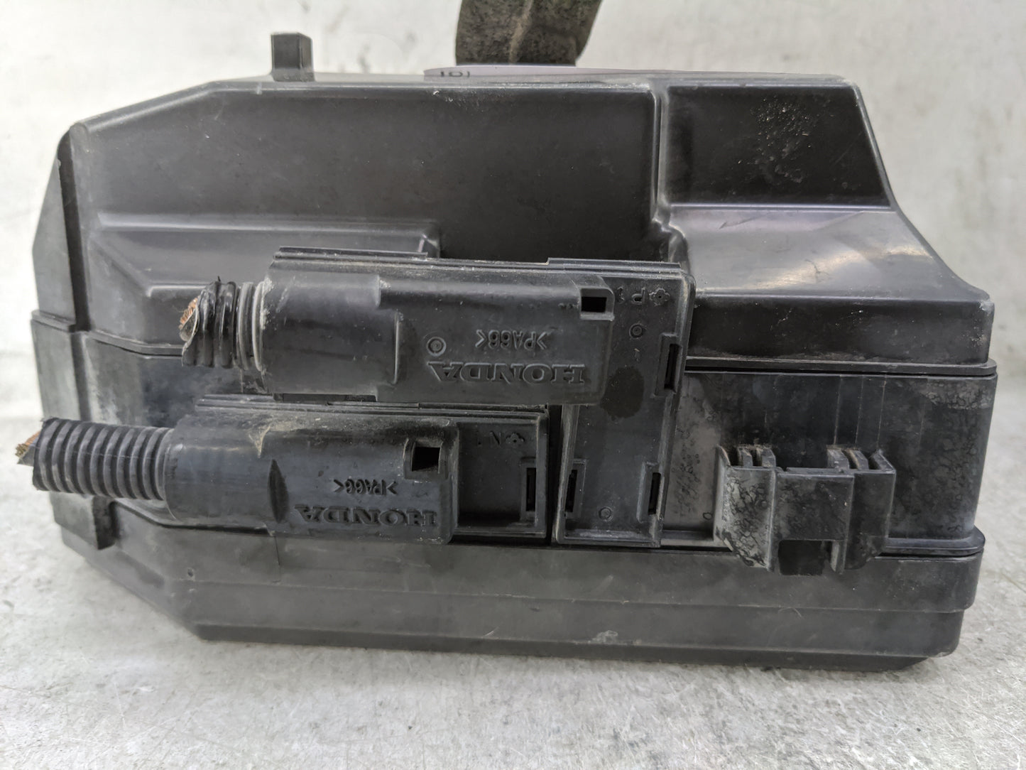 2015-2016 Honda Cr-V Fusebox Fuse Box Panel Relay Module P/N:311120140812 Fits Fits 2015 2016 OEM Used Auto Parts - Oemuseda