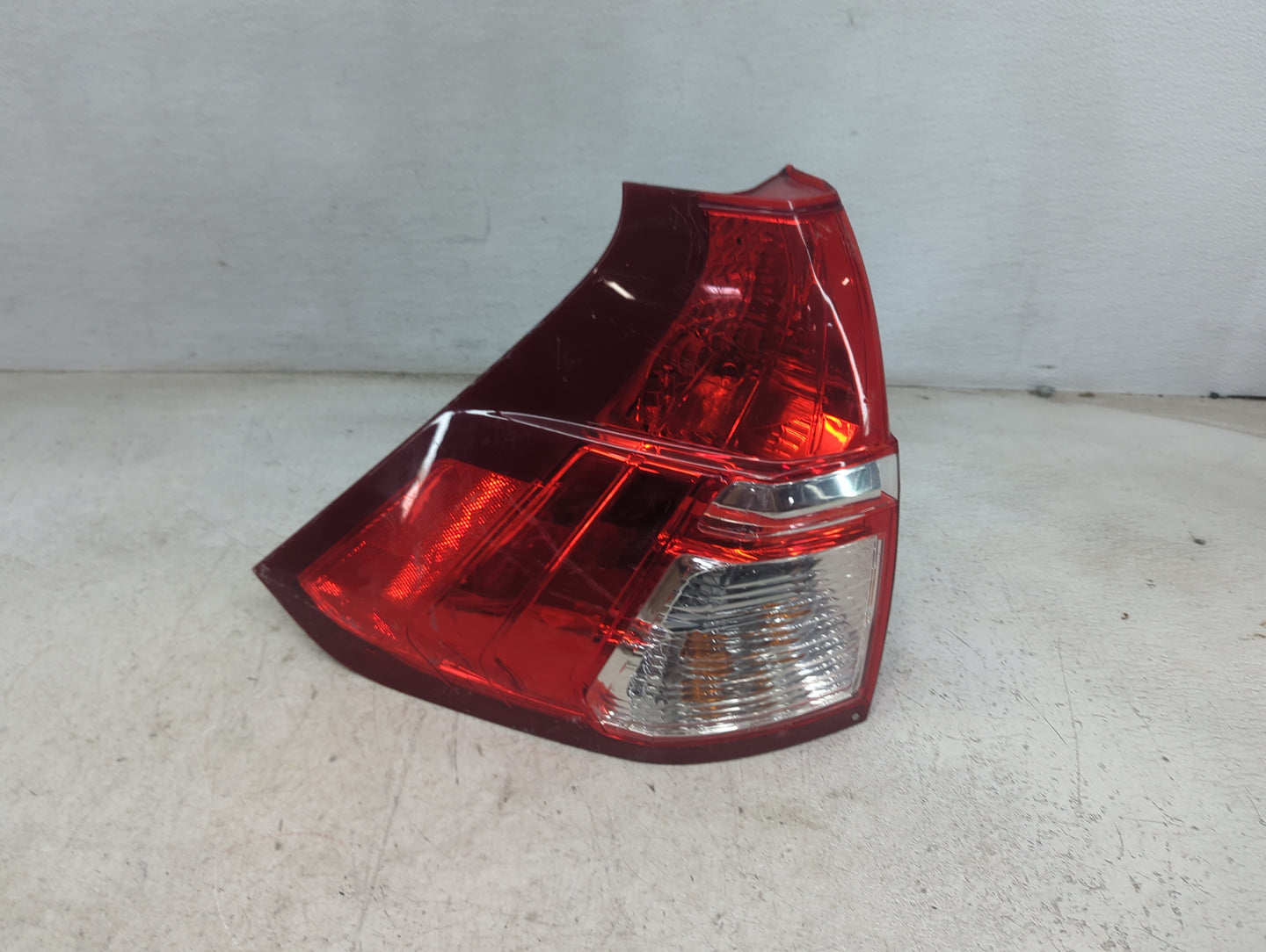 2015-2016 Honda Cr-V Tail Light Assembly Driver Left OEM P/N:UB09EZ TIWX, A0 Fits Fits 2015 2016 OEM Used Auto Parts - Oemus