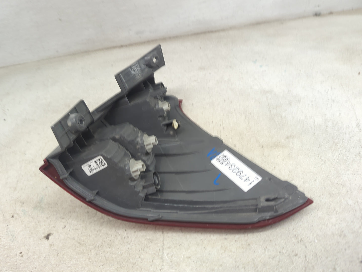 2015-2016 Honda Cr-V Tail Light Assembly Driver Left OEM P/N:UB09EZ TIWX, A0 Fits Fits 2015 2016 OEM Used Auto Parts - Oemus