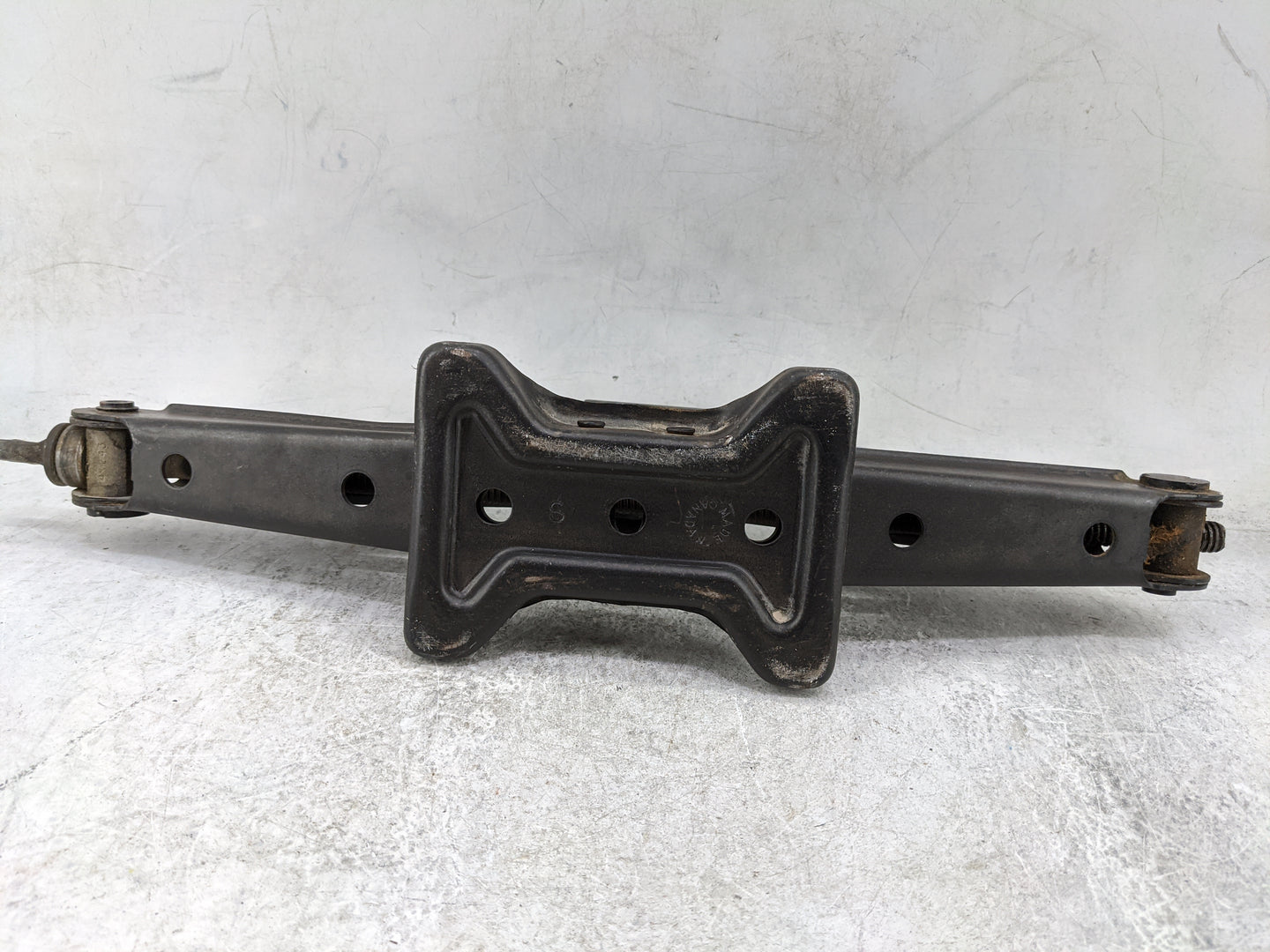 2015 Honda Cr-v Spare Scissor Car Jack Black - Oemusedautoparts1.com