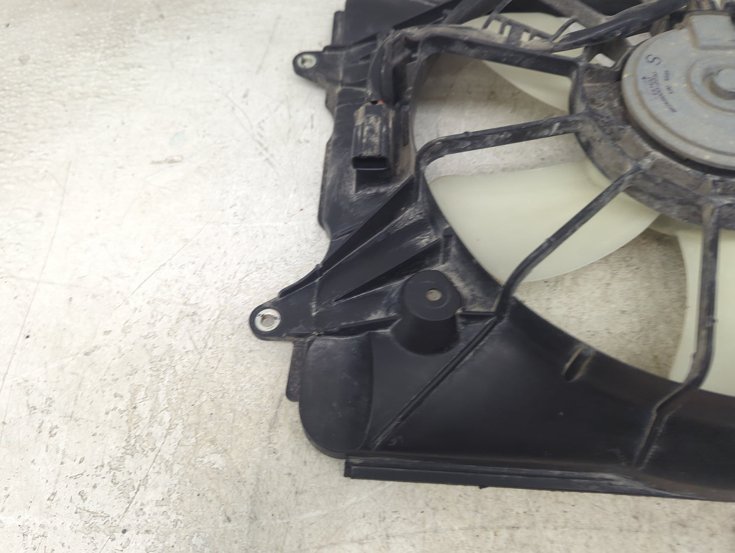 2015-2016 Honda Cr-V Electric Radiator Cooling Fan Motor Assembly P/N:AE2680002230 Fits Fits 2015 2016 OEM Used Auto Parts -