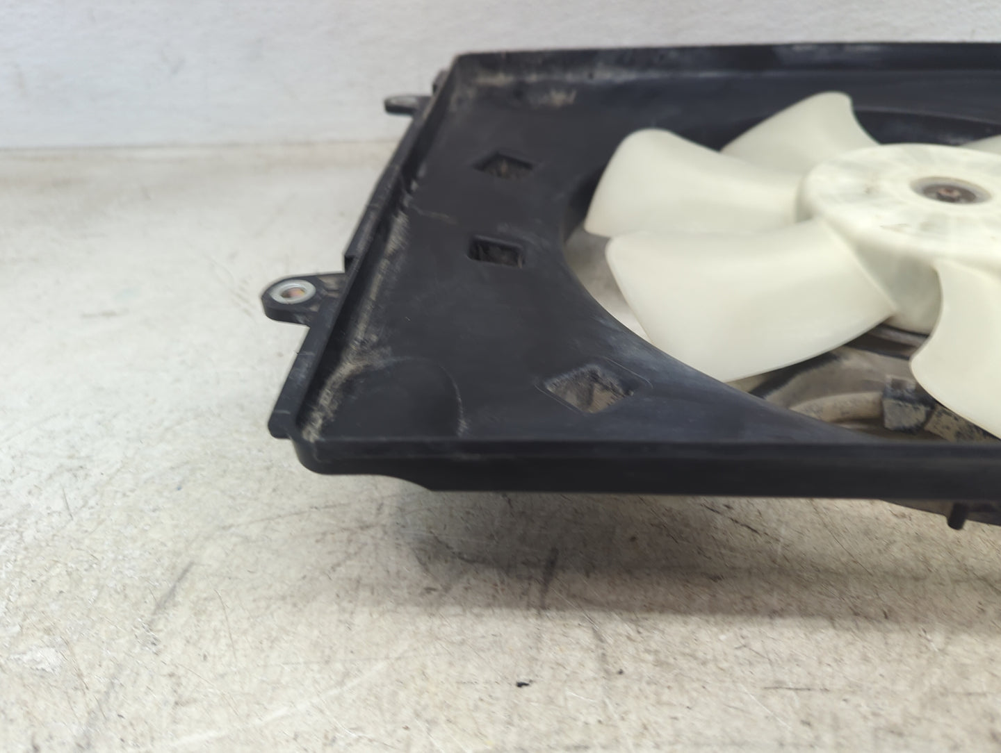 2015-2016 Honda Cr-V Electric Radiator Cooling Fan Motor Assembly Fits Fits 2015 2016 OEM Used Auto Parts - Oemusedautoparts