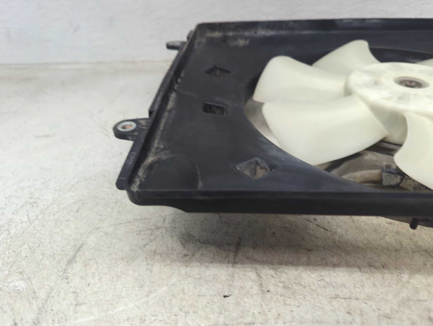 2015-2016 Honda Cr-V Electric Radiator Cooling Fan Motor Assembly Fits Fits 2015 2016 OEM Used Auto Parts - Oemusedautoparts