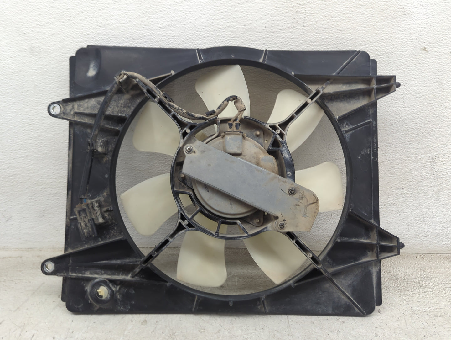 2015-2016 Honda Cr-V Electric Radiator Cooling Fan Motor Assembly Fits Fits 2015 2016 OEM Used Auto Parts - Oemusedautoparts