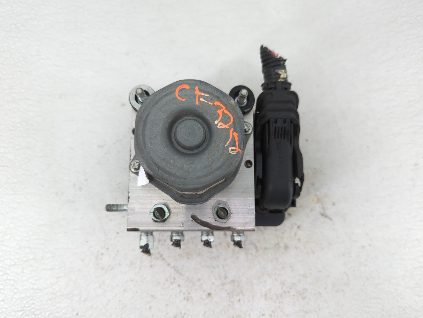 2015-2016 Honda Cr-V ABS Pump Control Module Replacement P/N:57110-T1X-A130-M1 Fits Fits 2015 2016 OEM Used Auto Parts - Oem