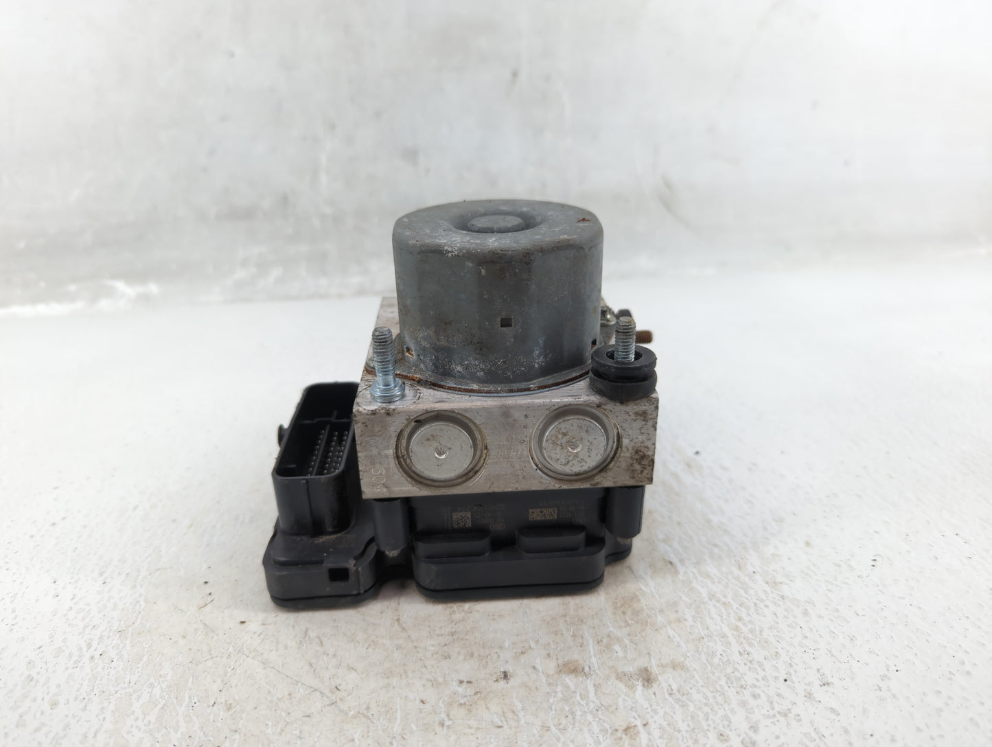 2015-2016 Honda Cr-V ABS Pump Control Module Replacement P/N:57110-T1W-A120-M1 Fits Fits 2015 2016 OEM Used Auto Parts - Oem