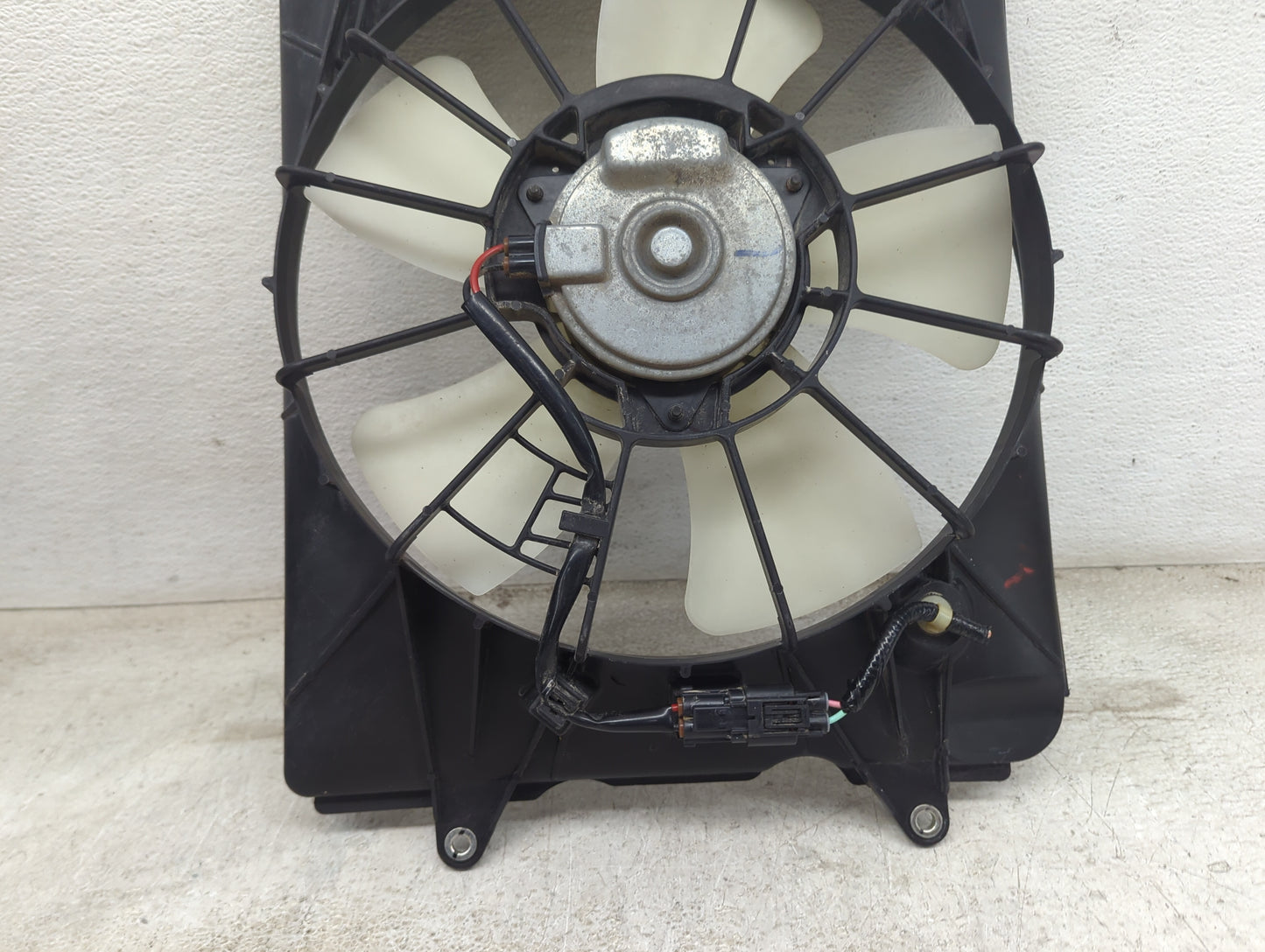 2015 Honda Crv Electric Radiator Cooling Fan Motor Assembly Fits Fits 2016 OEM Used Auto Parts - Oemusedautoparts1.com