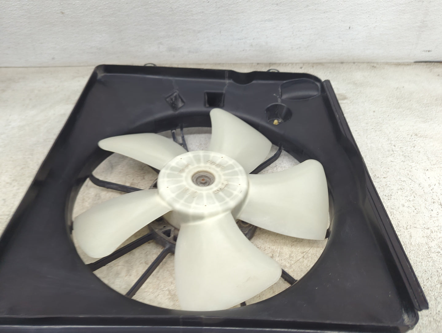 2015 Honda Crv Electric Radiator Cooling Fan Motor Assembly Fits Fits 2016 OEM Used Auto Parts - Oemusedautoparts1.com