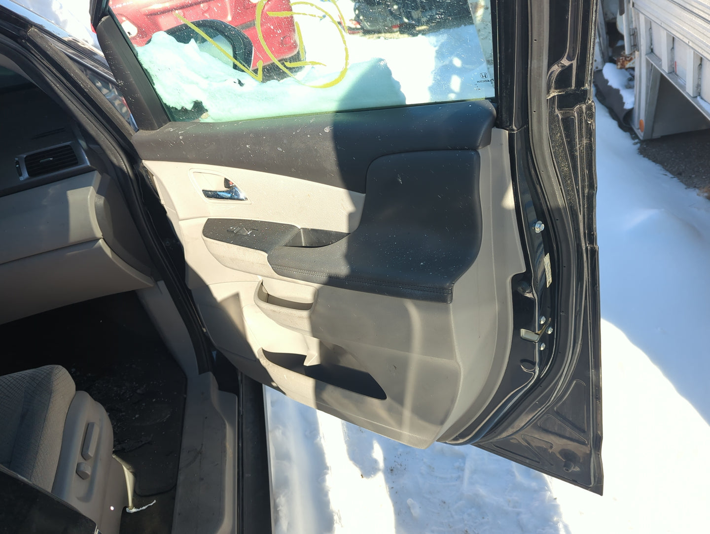 2015 Honda Odyssey Front Right Passenger Interior Door Panel Trim 1322630 - Oemusedautoparts1.com