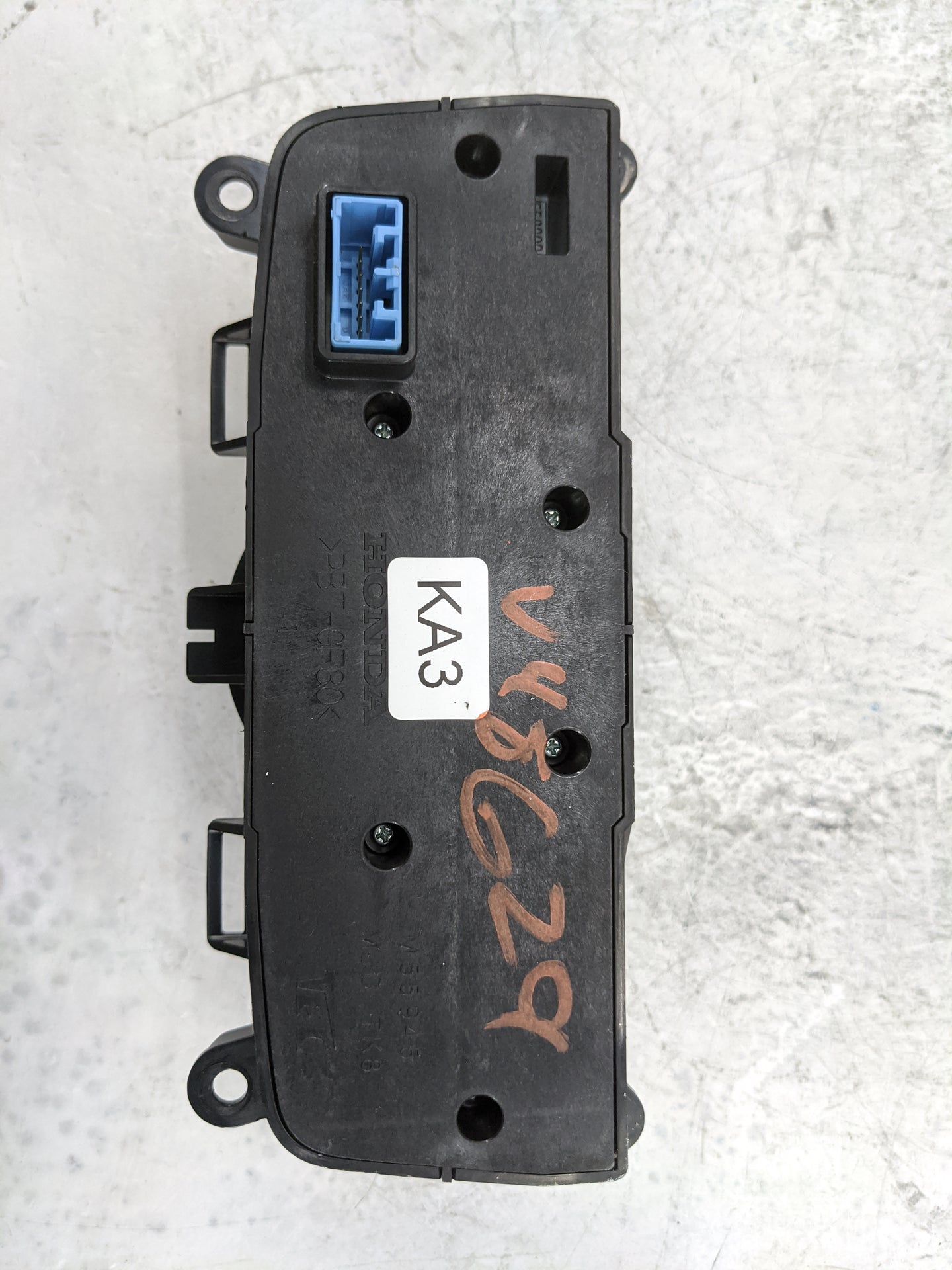 2014-2017 Honda Odyssey Radio AM FM Cd Player Receiver Replacement P/N:M55945 MJD-TK8 Fits Fits 2014 2015 2016 2017 OEM Used