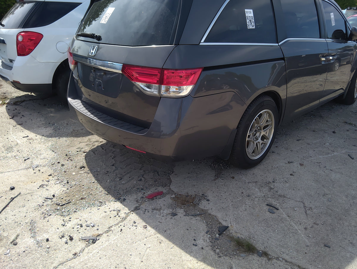 2011-2017 Honda Odyssey Rear Bumper Assembly Oem 5044306 - Oemusedautoparts1.com