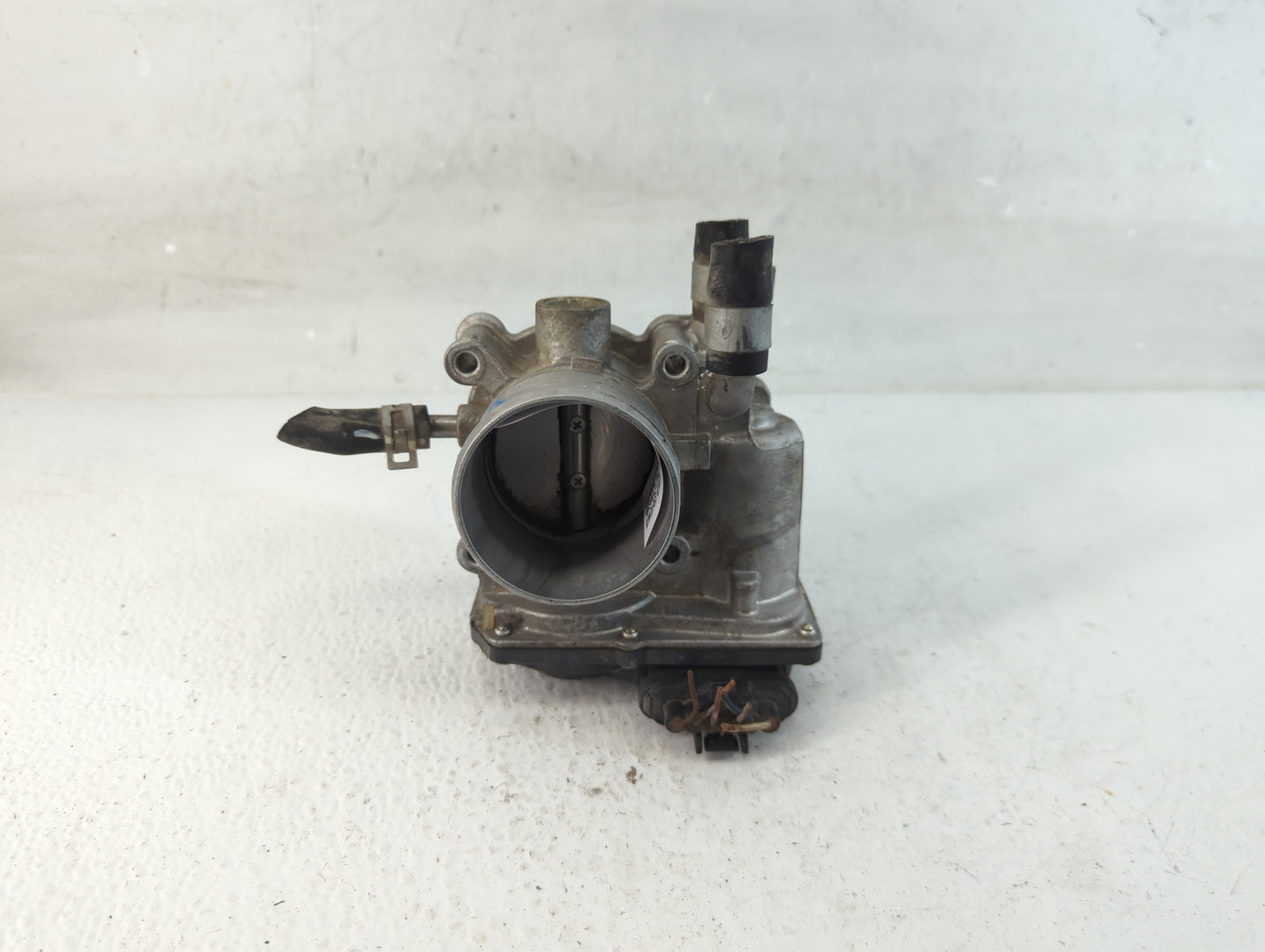 2012-2019 Hyundai Accent Throttle Body P/N:35100-2B30B Fits Fits 2012 2013 2014 2015 2016 2017 2018 2019 OEM Used Auto Parts