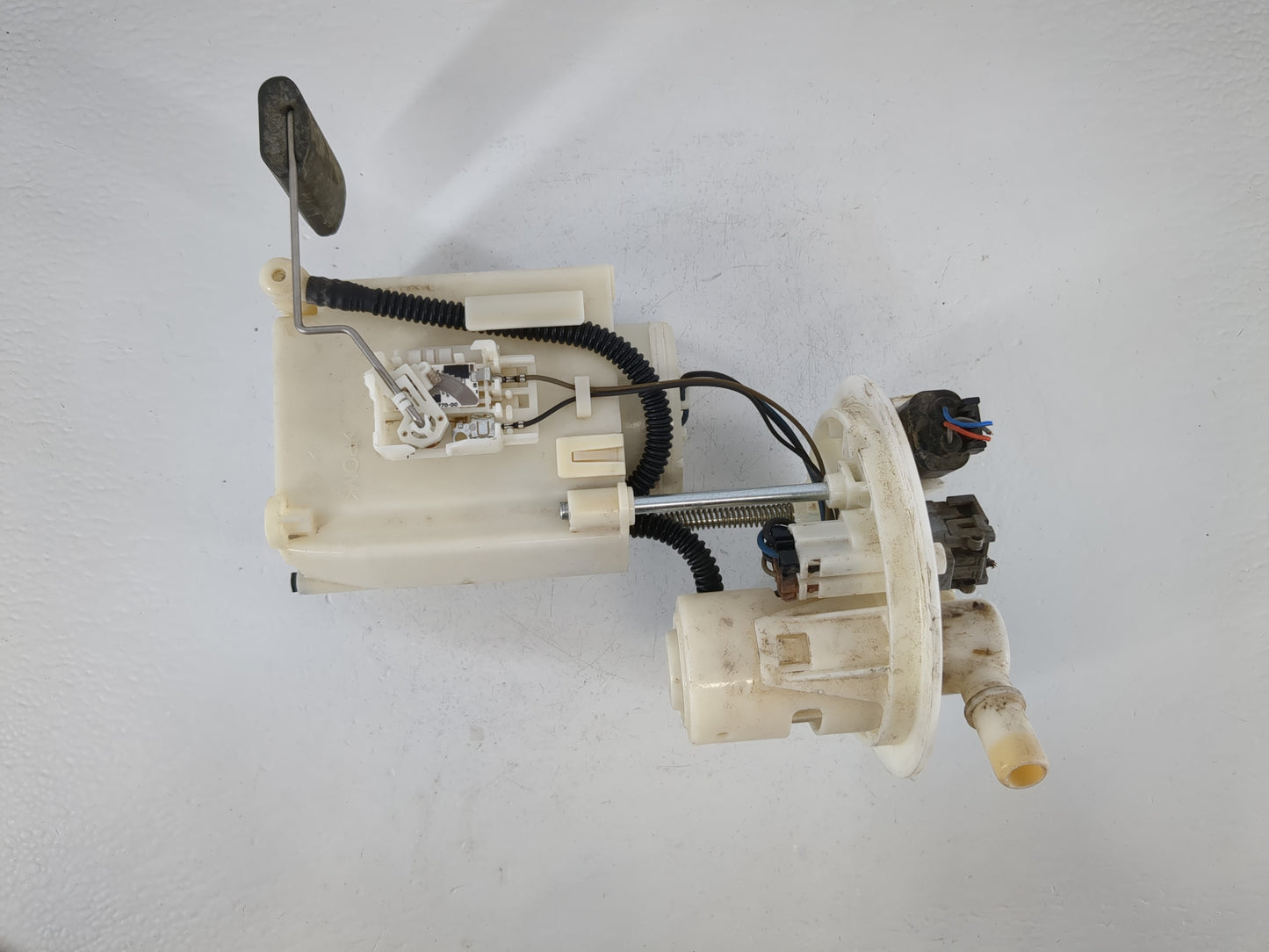 2015-2017 Hyundai Accent Electrical Gas Fuel Pump Assembly - Oemusedautoparts1.com