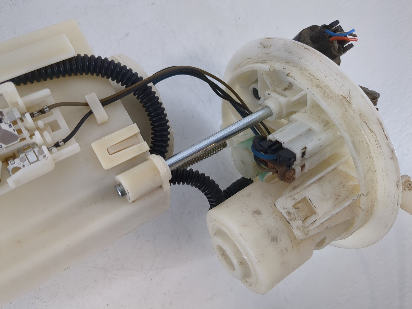 2015-2017 Hyundai Accent Electrical Gas Fuel Pump Assembly - Oemusedautoparts1.com