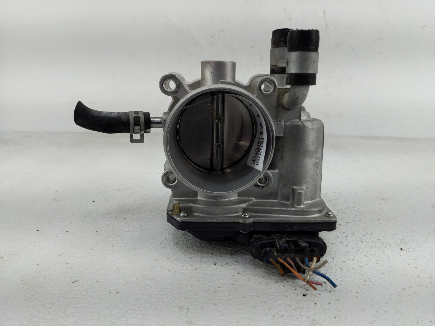 2012-2019 Hyundai Accent Throttle Body P/N:35100-2B300 Fits Fits 2012 2013 2014 2015 2016 2017 2018 2019 OEM Used Auto Parts