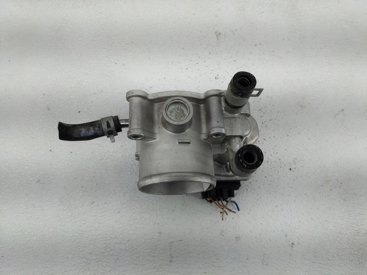 2012-2019 Hyundai Accent Throttle Body P/N:35100-2B300 Fits Fits 2012 2013 2014 2015 2016 2017 2018 2019 OEM Used Auto Parts