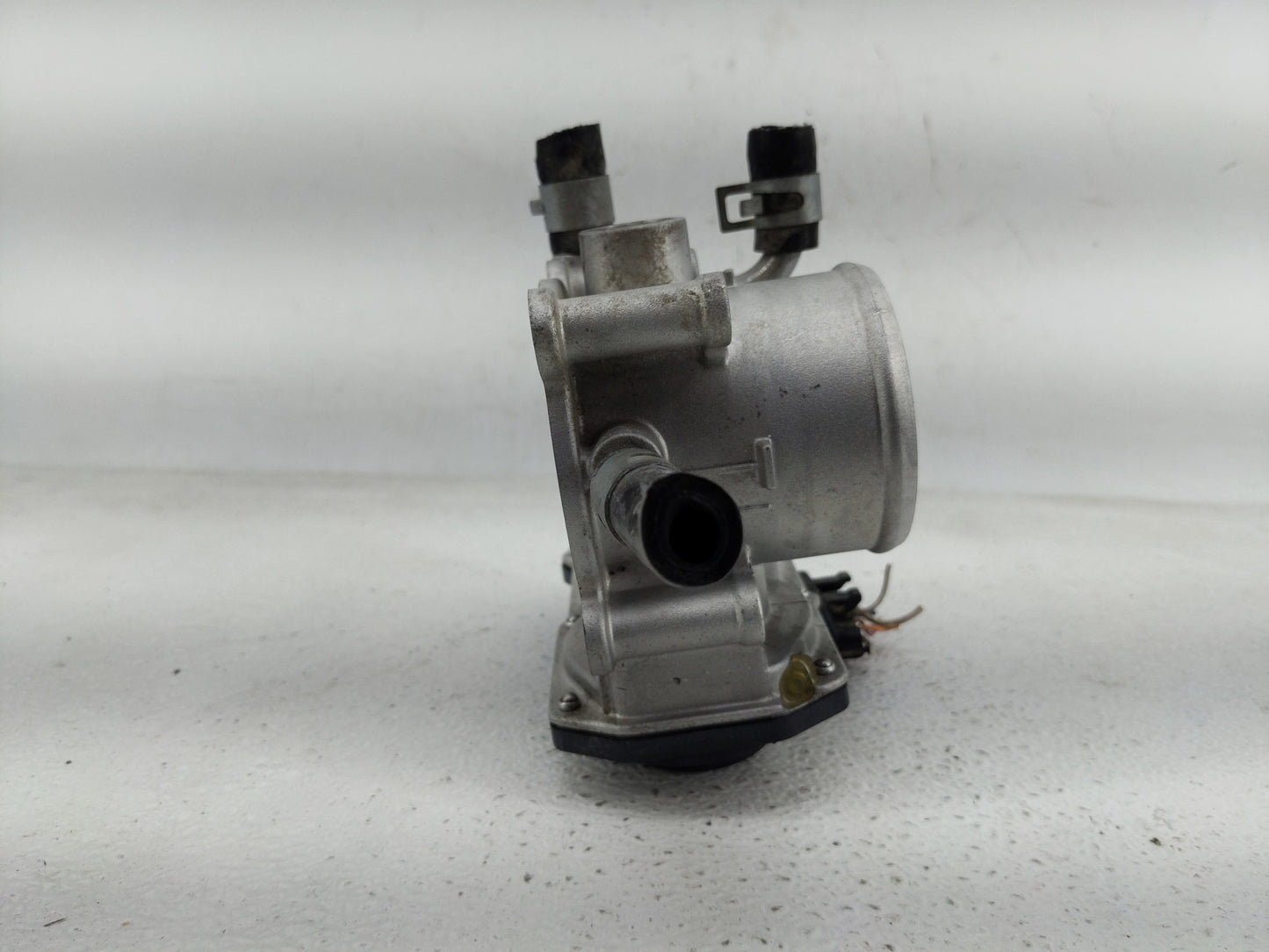 2012-2019 Hyundai Accent Throttle Body P/N:35100-2B300 Fits Fits 2012 2013 2014 2015 2016 2017 2018 2019 OEM Used Auto Parts