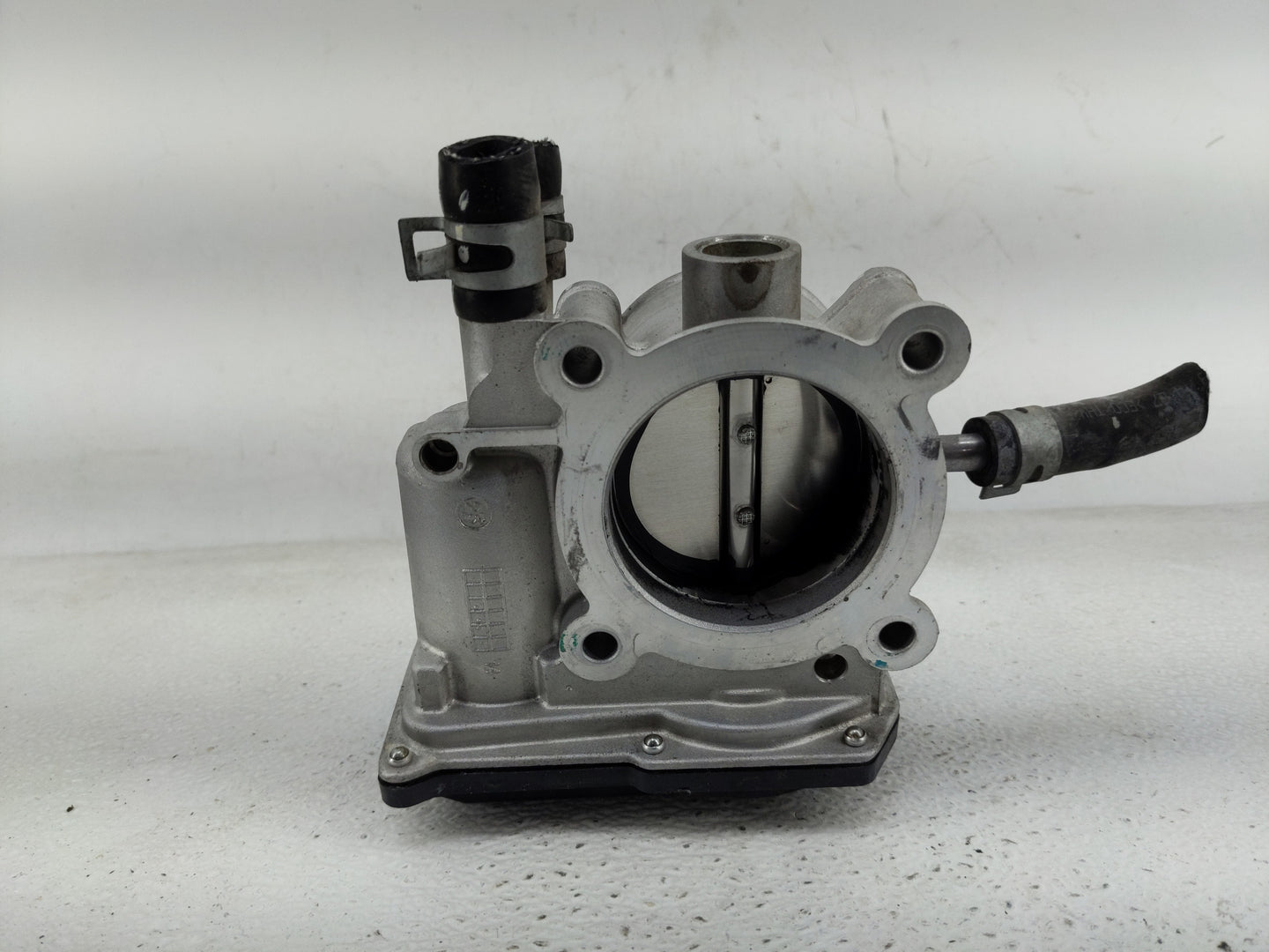 2012-2019 Hyundai Accent Throttle Body P/N:35100-2B300 Fits Fits 2012 2013 2014 2015 2016 2017 2018 2019 OEM Used Auto Parts