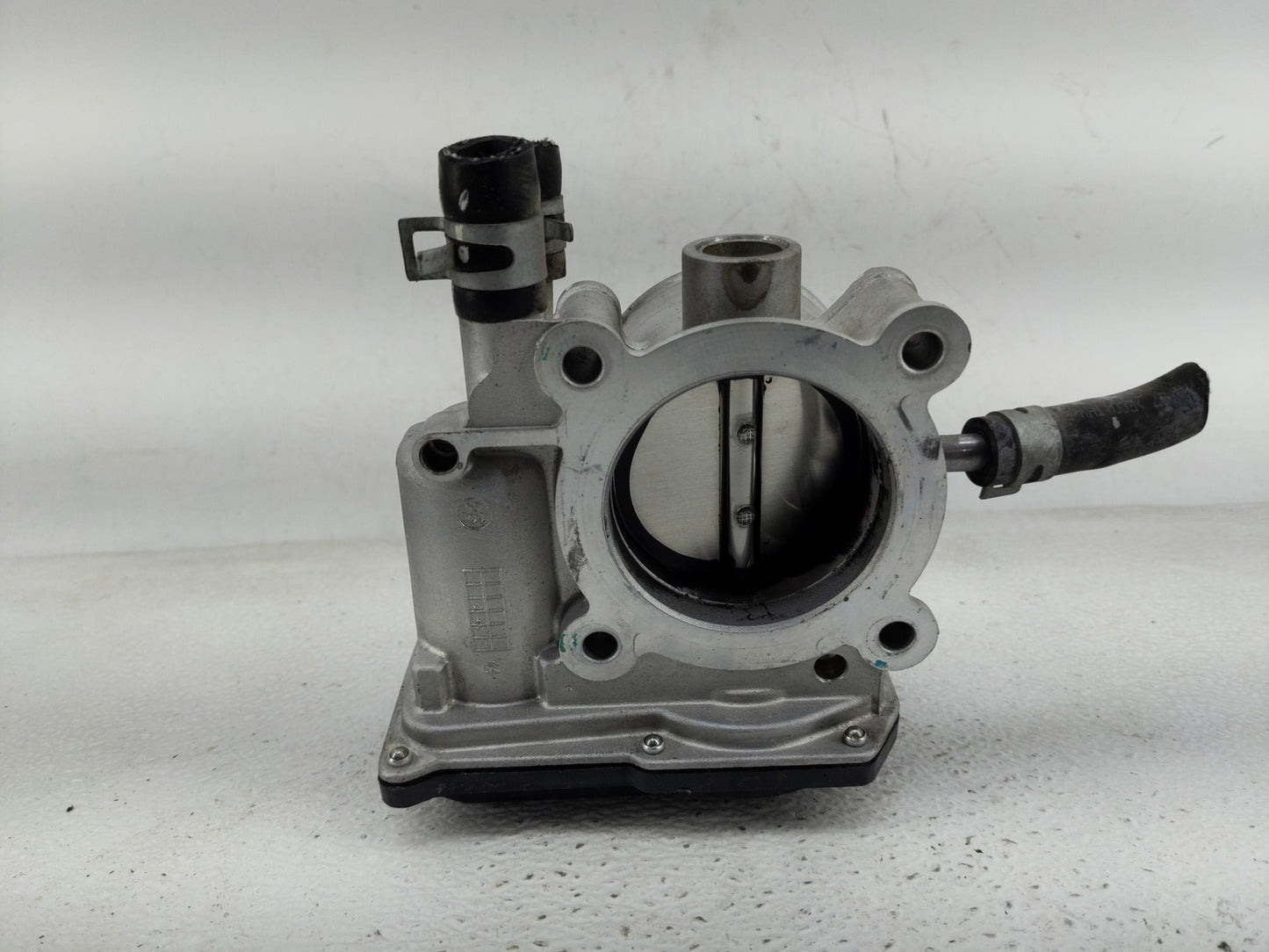 2012-2019 Hyundai Accent Throttle Body P/N:35100-2B300 Fits Fits 2012 2013 2014 2015 2016 2017 2018 2019 OEM Used Auto Parts