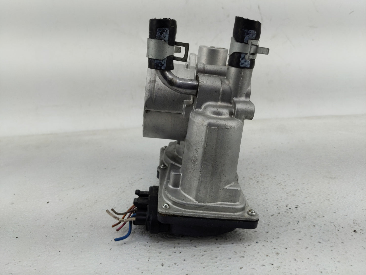 2012-2019 Hyundai Accent Throttle Body P/N:35100-2B300 Fits Fits 2012 2013 2014 2015 2016 2017 2018 2019 OEM Used Auto Parts