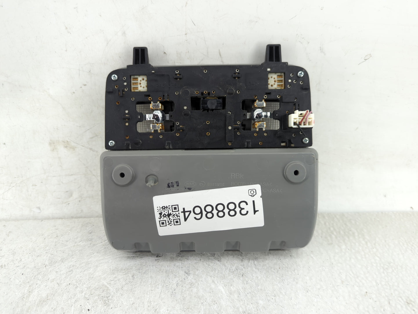 2012-2017 Hyundai Accent Overhead Roof Console 1388864 - Oemusedautoparts1.com