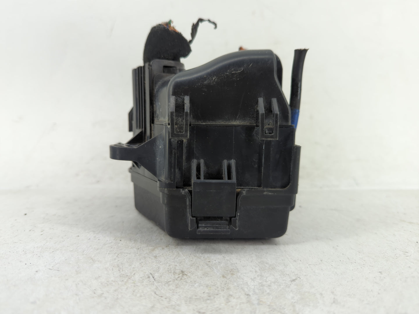 2015-2017 Hyundai Accent Fusebox Fuse Box Panel Relay Module Fits Fits 2015 2016 2017 OEM Used Auto Parts - Oemusedautoparts