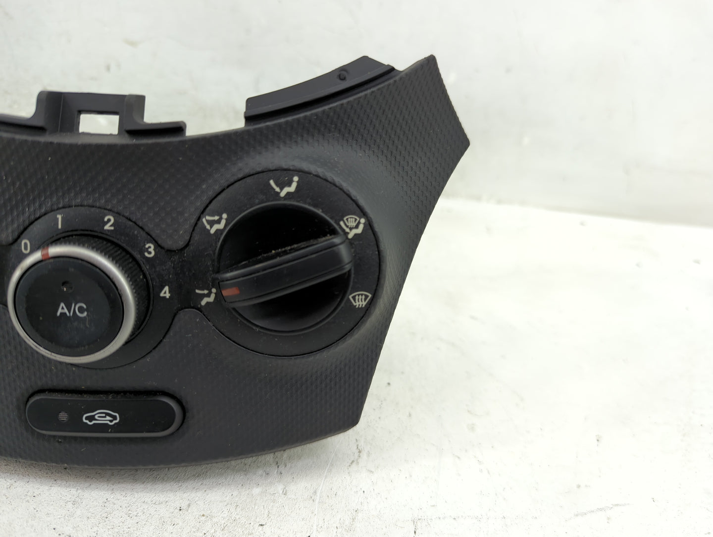 2015-2017 Hyundai Accent Climate Control Module Temperature AC/Heater Replacement P/N:97250-1RBL1 Fits Fits 2015 2016 2017 O