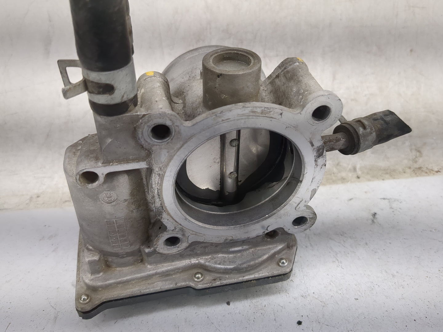 2012-2019 Hyundai Accent Throttle Body P/N:35100-2B300 Fits Fits 2012 2013 2014 2015 2016 2017 2018 2019 OEM Used Auto Parts