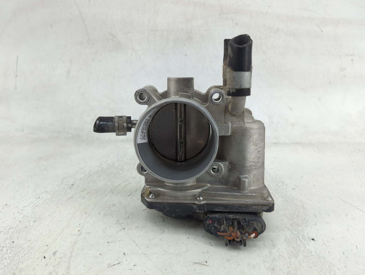 2012-2019 Hyundai Accent Throttle Body P/N:35100-2B300 Fits Fits 2012 2013 2014 2015 2016 2017 2018 2019 OEM Used Auto Parts