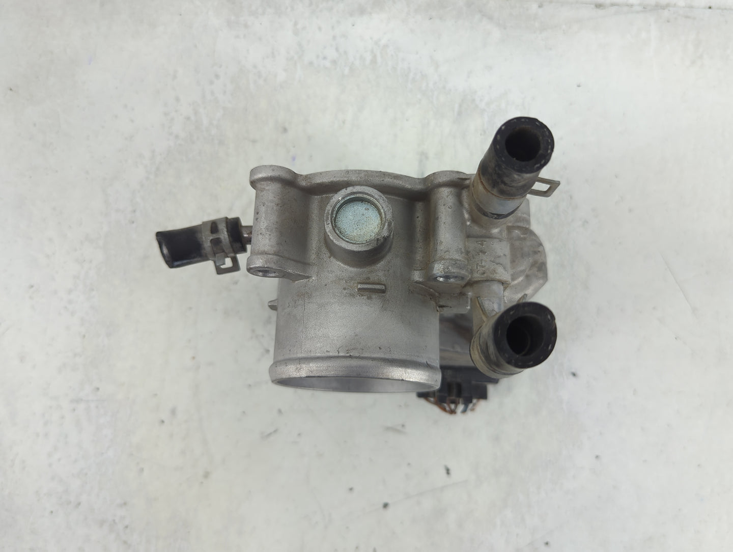 2012-2019 Hyundai Accent Throttle Body P/N:35100-2B300 Fits Fits 2012 2013 2014 2015 2016 2017 2018 2019 OEM Used Auto Parts