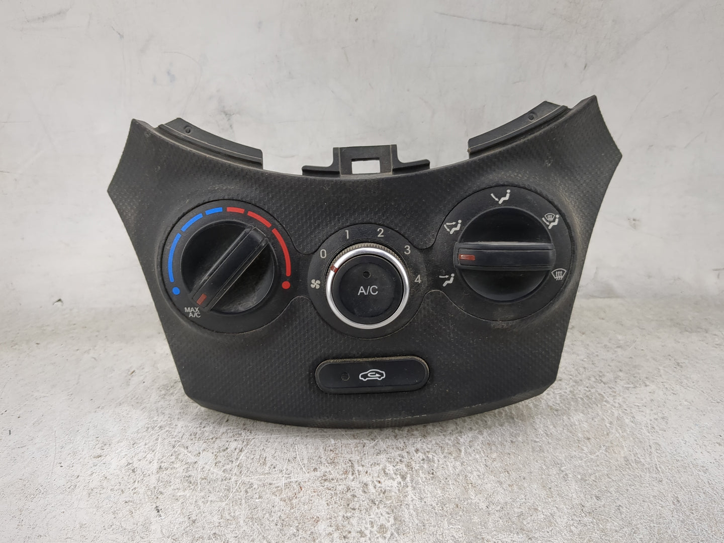 2015 Hyundai Accent Climate Control Module Temperature AC/Heater Replacement P/N:97250-1RBM1 Fits OEM Used Auto Parts - Oemu