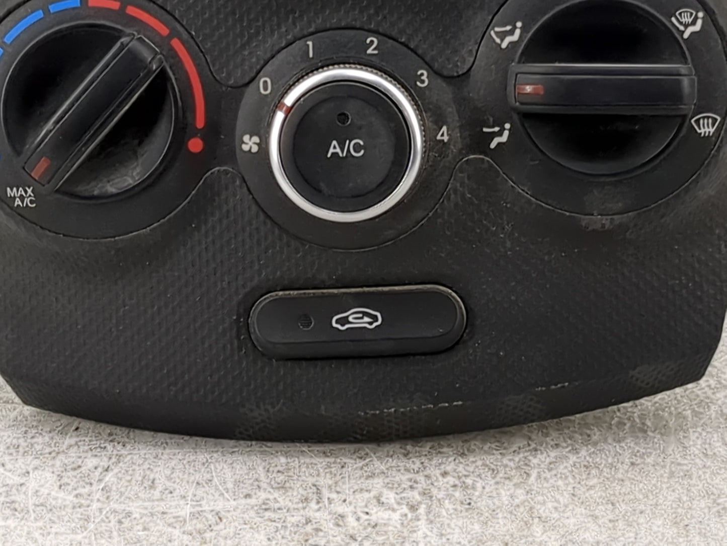 2015 Hyundai Accent Climate Control Module Temperature AC/Heater Replacement P/N:97250-1RBM1 Fits OEM Used Auto Parts - Oemu