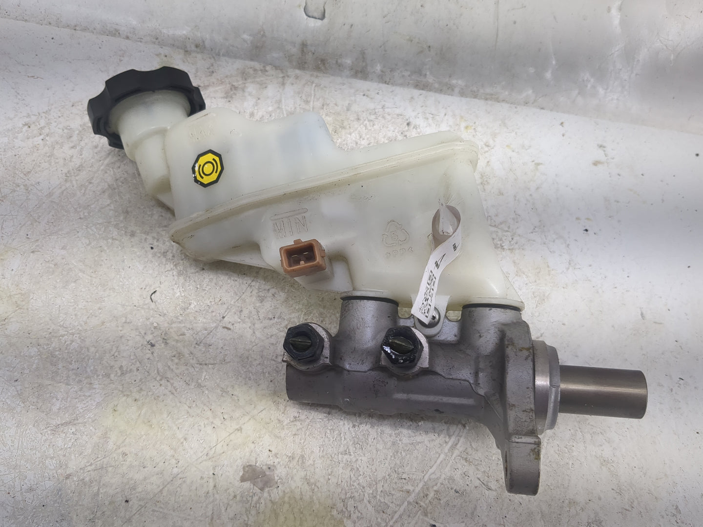 2012-2017 Hyundai Accent Brake Master Cylinder 1497514 - Oemusedautoparts1.com