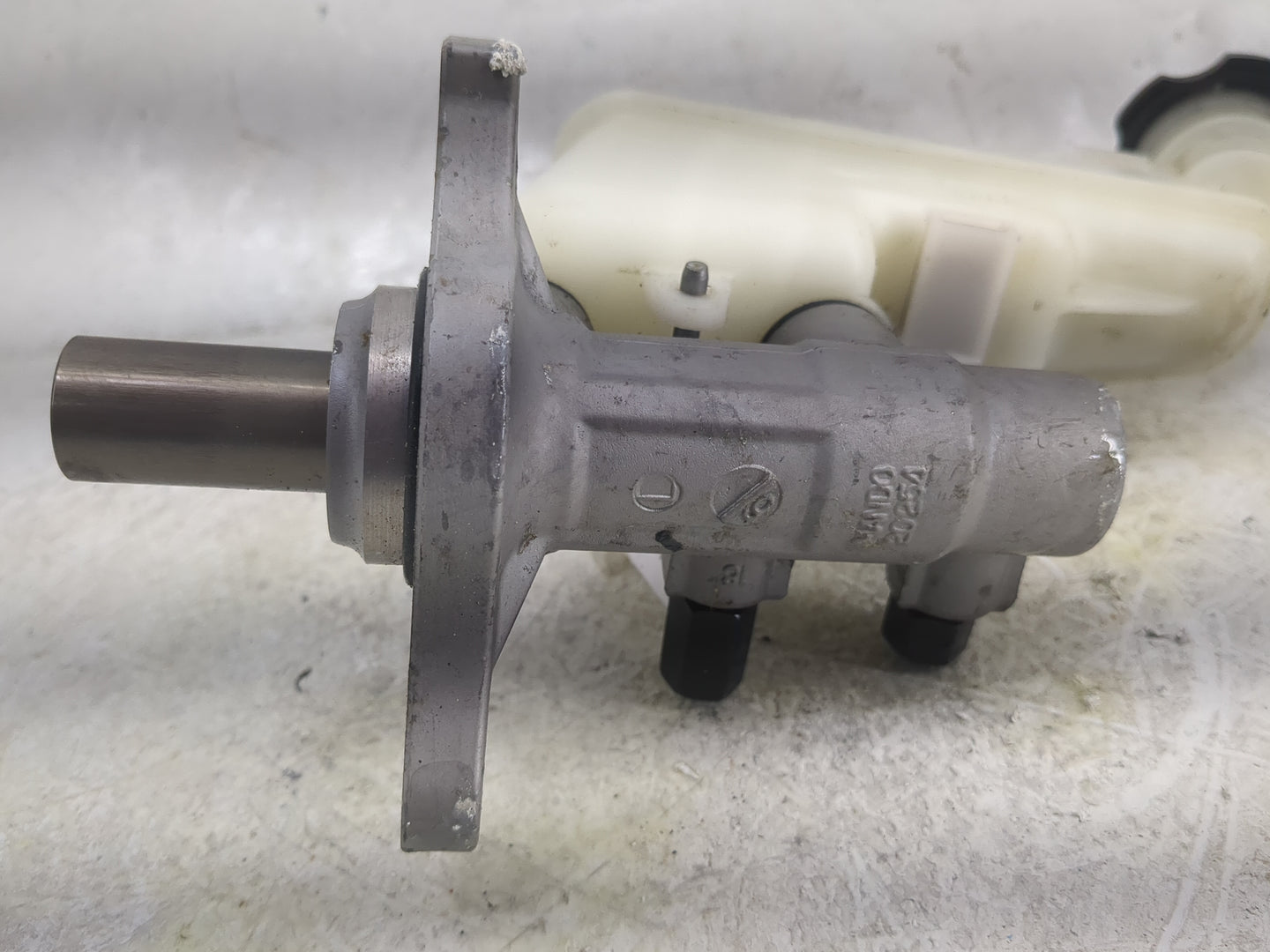 2012-2017 Hyundai Accent Brake Master Cylinder 1497514 - Oemusedautoparts1.com
