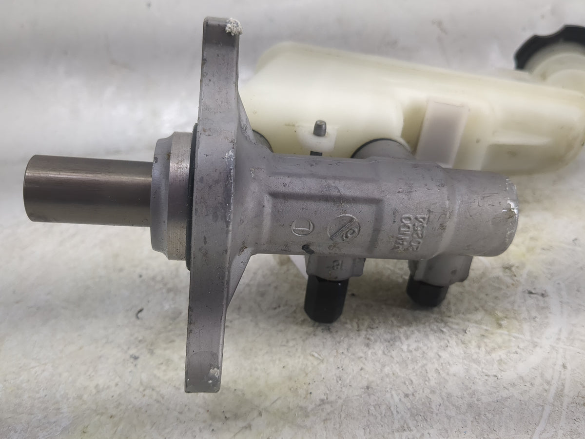 2012-2017 Hyundai Accent Brake Master Cylinder 1497514 - Oemusedautoparts1.com