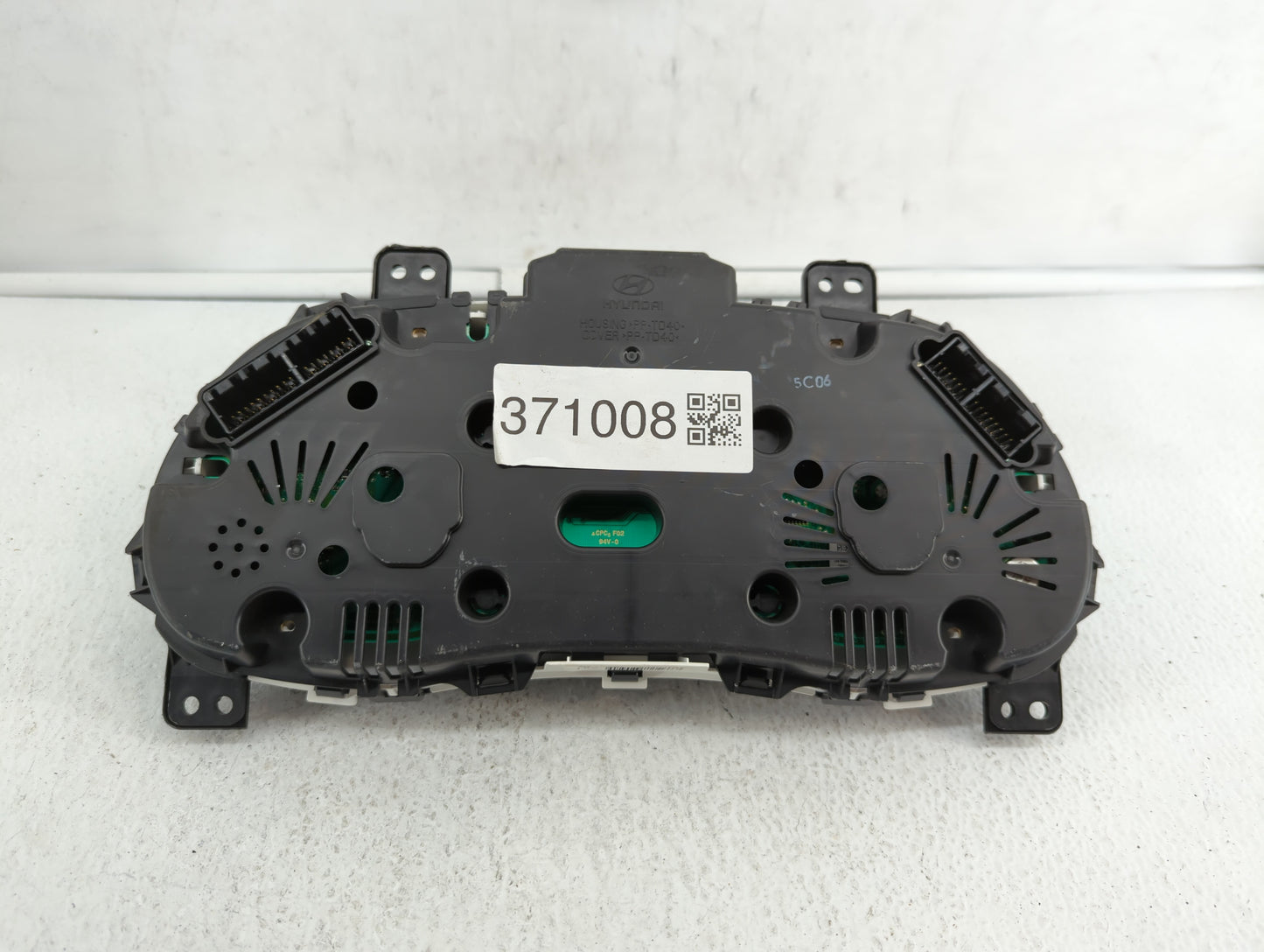 2015-2017 Hyundai Accent Instrument Cluster Speedometer Gauges P/N:94021-1R500 Fits Fits 2015 2016 2017 OEM Used Auto Parts 