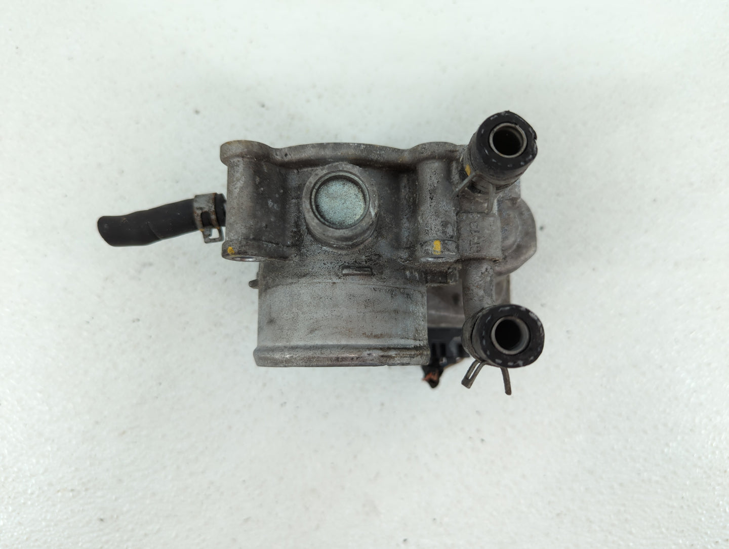 2012-2019 Hyundai Accent Throttle Body P/N:35100-2B300 Fits Fits 2012 2013 2014 2015 2016 2017 2018 2019 OEM Used Auto Parts