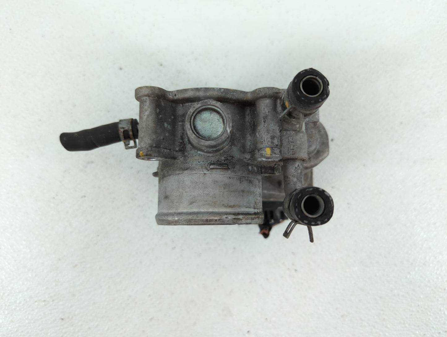 2012-2019 Hyundai Accent Throttle Body P/N:35100-2B300 Fits Fits 2012 2013 2014 2015 2016 2017 2018 2019 OEM Used Auto Parts