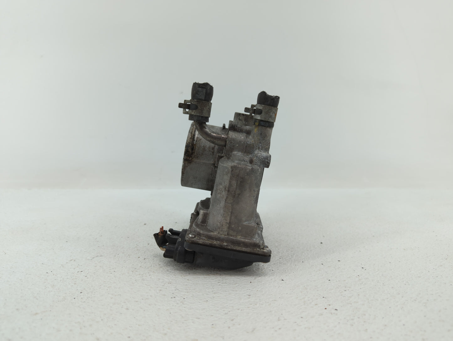 2012-2019 Hyundai Accent Throttle Body P/N:35100-2B300 Fits Fits 2012 2013 2014 2015 2016 2017 2018 2019 OEM Used Auto Parts