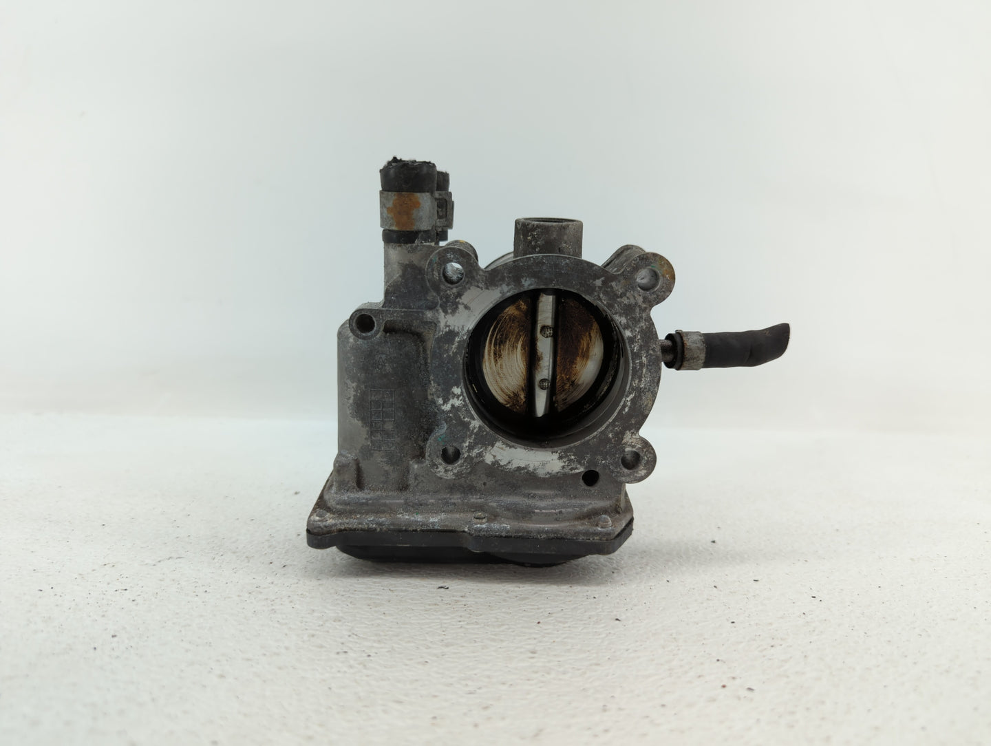 2012-2019 Hyundai Accent Throttle Body P/N:35100-2B300 Fits Fits 2012 2013 2014 2015 2016 2017 2018 2019 OEM Used Auto Parts