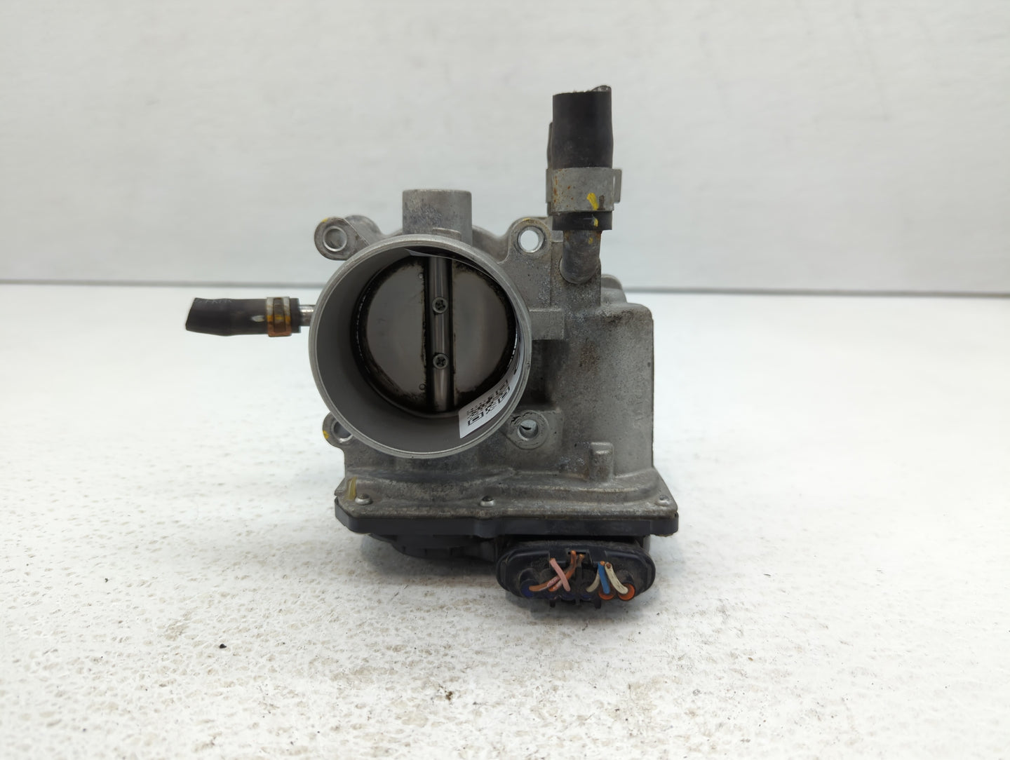 2012-2019 Hyundai Accent Throttle Body P/N:35100-2B300 Fits Fits 2012 2013 2014 2015 2016 2017 2018 2019 OEM Used Auto Parts