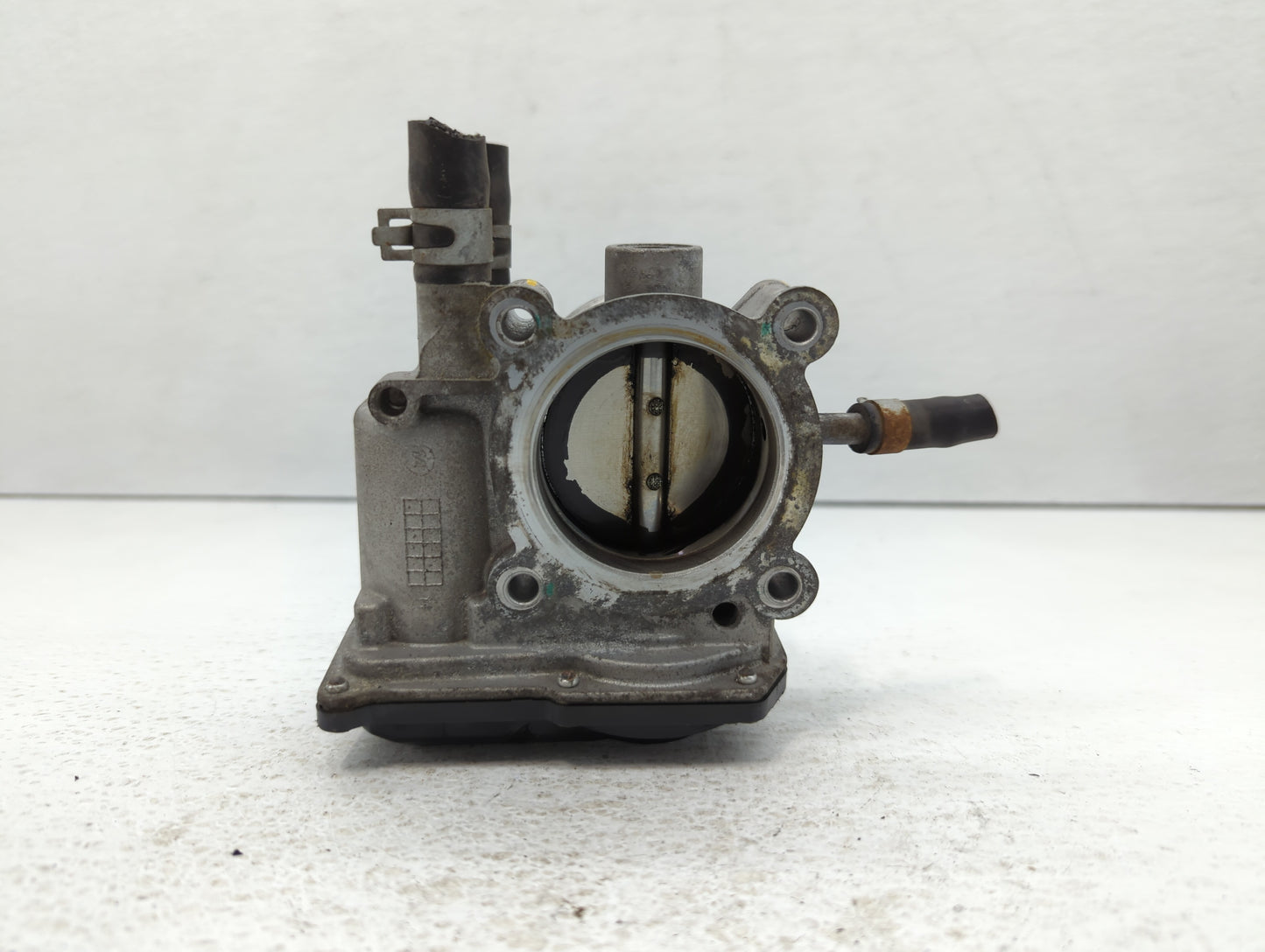 2012-2019 Hyundai Accent Throttle Body P/N:35100-2B300 Fits Fits 2012 2013 2014 2015 2016 2017 2018 2019 OEM Used Auto Parts