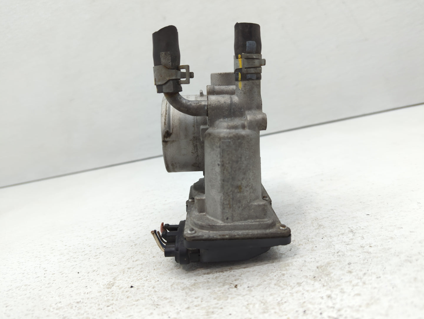 2012-2019 Hyundai Accent Throttle Body P/N:35100-2B300 Fits Fits 2012 2013 2014 2015 2016 2017 2018 2019 OEM Used Auto Parts