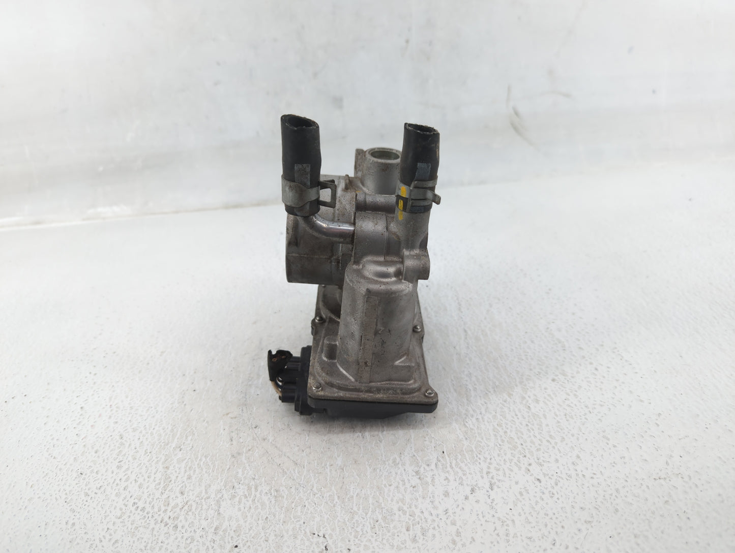 2012-2019 Hyundai Accent Throttle Body P/N:35100-2B300 Fits Fits 2012 2013 2014 2015 2016 2017 2018 2019 OEM Used Auto Parts