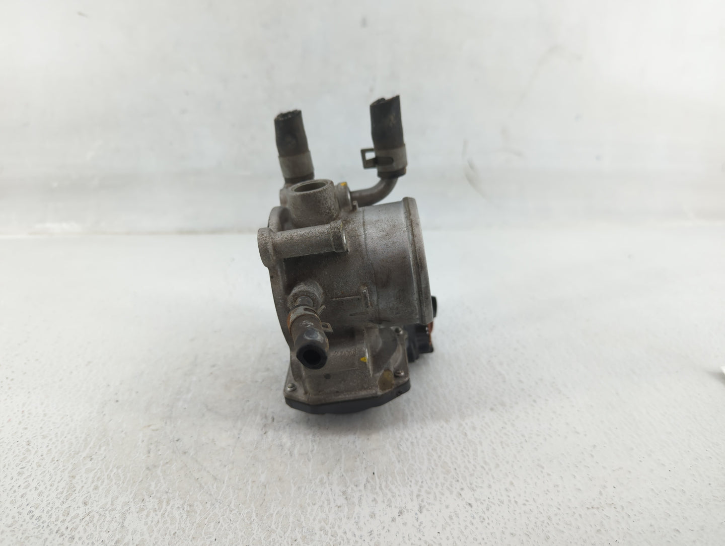 2012-2019 Hyundai Accent Throttle Body P/N:35100-2B300 Fits Fits 2012 2013 2014 2015 2016 2017 2018 2019 OEM Used Auto Parts